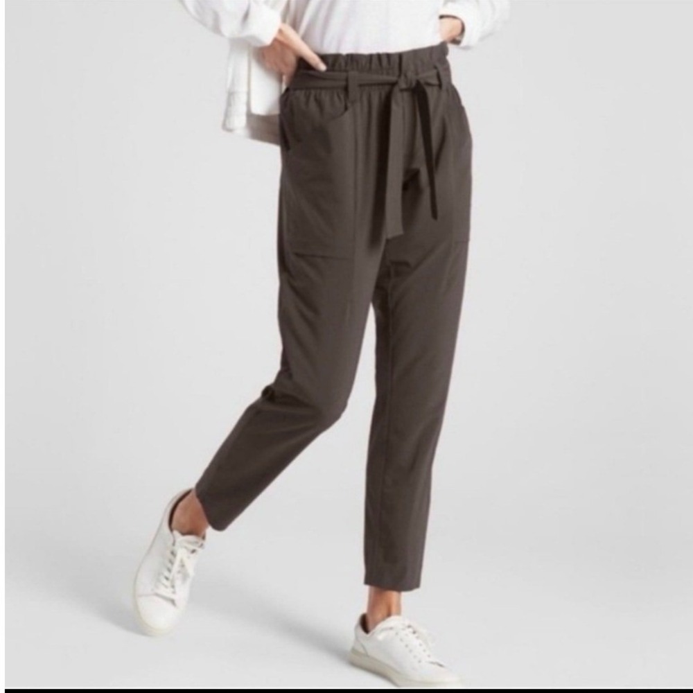Athleta Skyline Pant Womens 6 Olive Green Paperbag Jogger Elevated Basic Travel